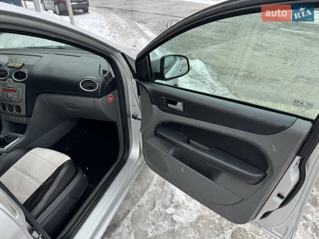 Сірий Форд Фокус, об'ємом двигуна 1.56 л та пробігом 283 тис. км за 4650 $, фото 42 на Automoto.ua