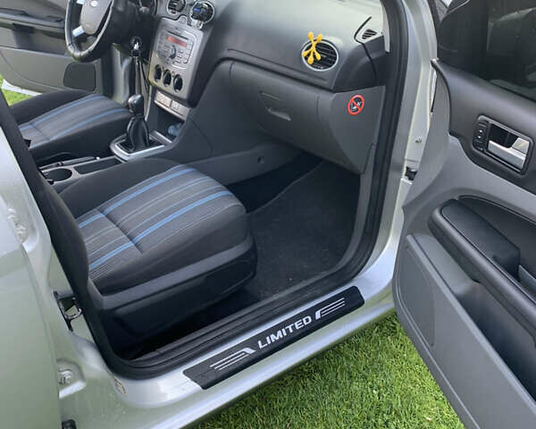 Сірий Форд Фокус, об'ємом двигуна 1.6 л та пробігом 216 тис. км за 5300 $, фото 6 на Automoto.ua