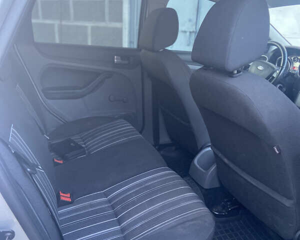 Сірий Форд Фокус, об'ємом двигуна 1.8 л та пробігом 230 тис. км за 4300 $, фото 5 на Automoto.ua