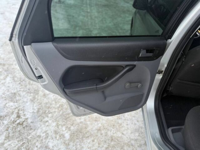 Сірий Форд Фокус, об'ємом двигуна 1.6 л та пробігом 268 тис. км за 5500 $, фото 9 на Automoto.ua