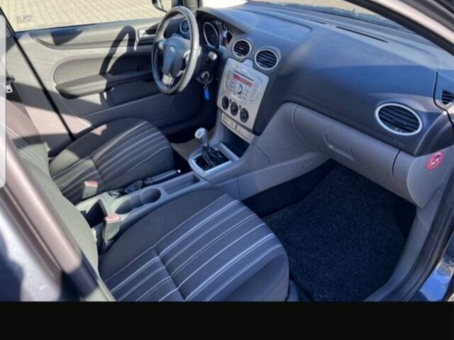 Серый Форд Фокус, объемом двигателя 1.6 л и пробегом 278 тыс. км за 4200 $, фото 4 на Automoto.ua