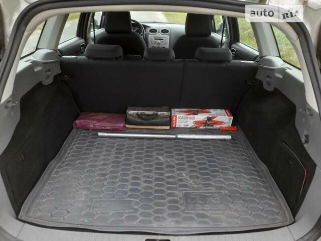 Серый Форд Фокус, объемом двигателя 1.6 л и пробегом 220 тыс. км за 4950 $, фото 9 на Automoto.ua