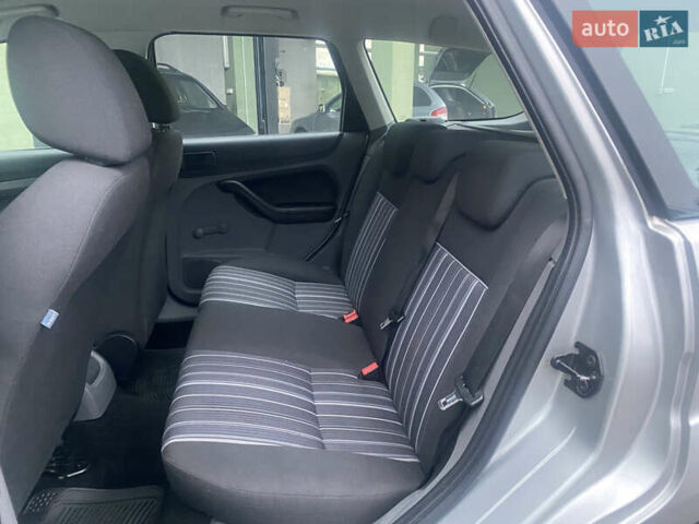 Серый Форд Фокус, объемом двигателя 1.6 л и пробегом 228 тыс. км за 4650 $, фото 24 на Automoto.ua