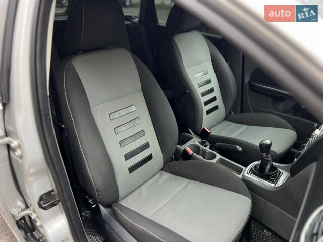 Серый Форд Фокус, объемом двигателя 1.6 л и пробегом 264 тыс. км за 4150 $, фото 49 на Automoto.ua