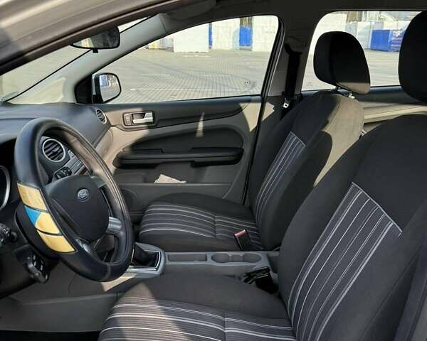 Серый Форд Фокус, объемом двигателя 1.56 л и пробегом 222 тыс. км за 5200 $, фото 12 на Automoto.ua