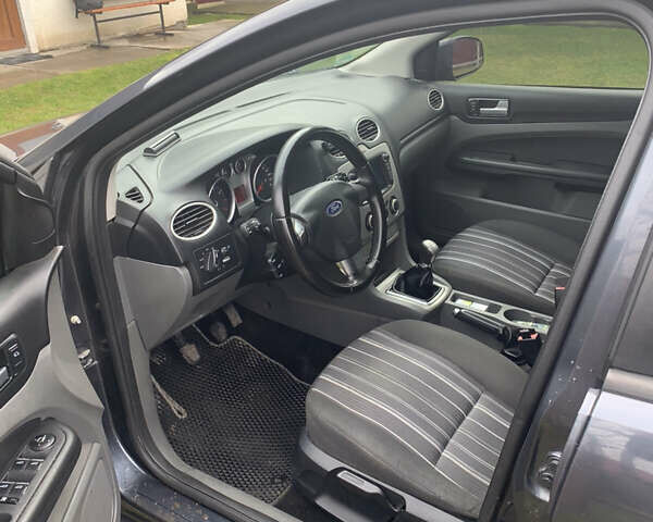 Сірий Форд Фокус, об'ємом двигуна 1.6 л та пробігом 220 тис. км за 5000 $, фото 5 на Automoto.ua