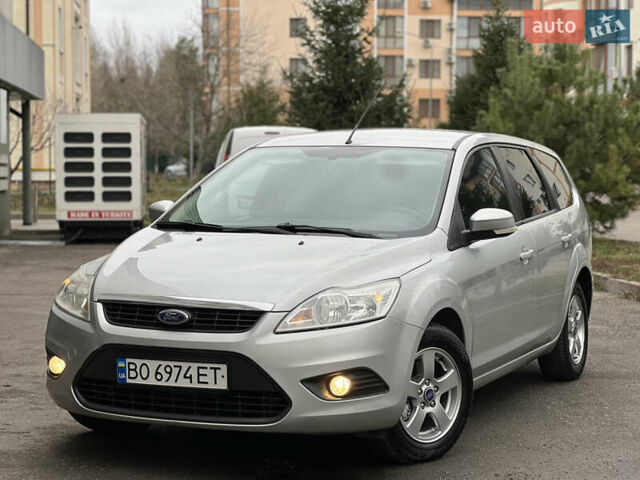 Серый Форд Фокус, объемом двигателя 1.6 л и пробегом 264 тыс. км за 4150 $, фото 2 на Automoto.ua
