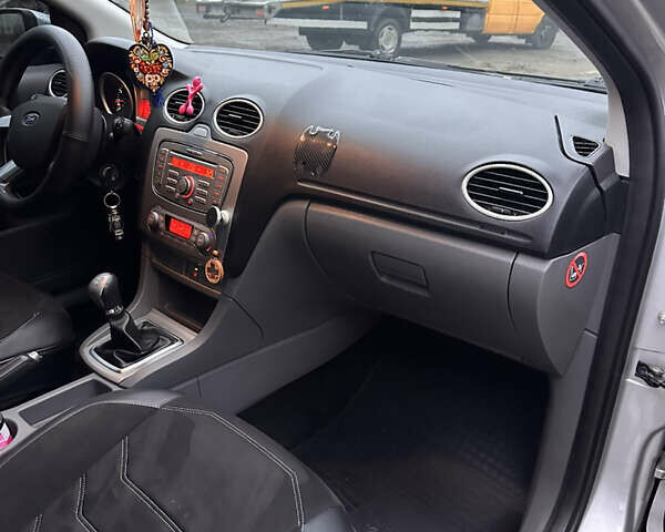 Серый Форд Фокус, объемом двигателя 1.6 л и пробегом 337 тыс. км за 5000 $, фото 24 на Automoto.ua