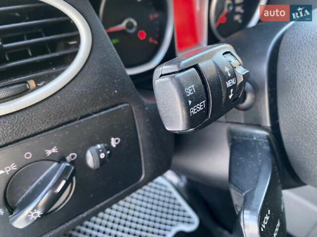 Серый Форд Фокус, объемом двигателя 1.56 л и пробегом 315 тыс. км за 5300 $, фото 14 на Automoto.ua