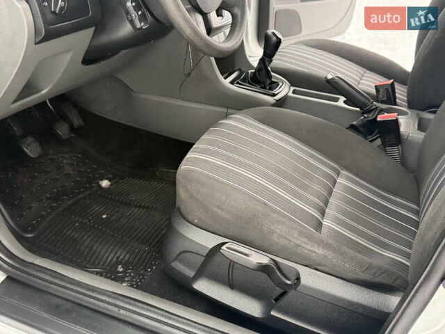 Сірий Форд Фокус, об'ємом двигуна 1.6 л та пробігом 225 тис. км за 4300 $, фото 44 на Automoto.ua