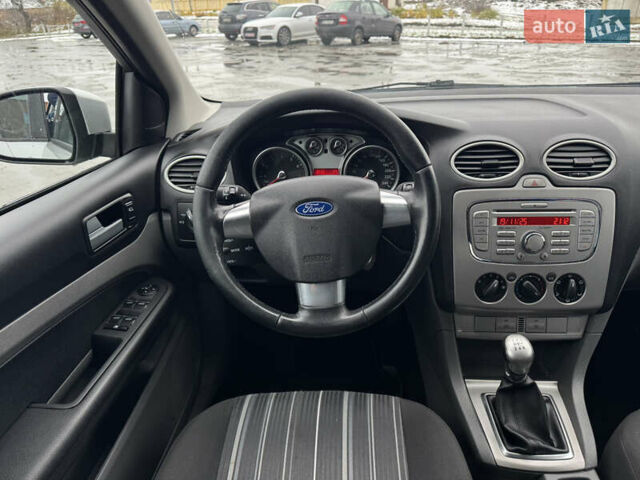 Серый Форд Фокус, объемом двигателя 1.6 л и пробегом 250 тыс. км за 5250 $, фото 33 на Automoto.ua