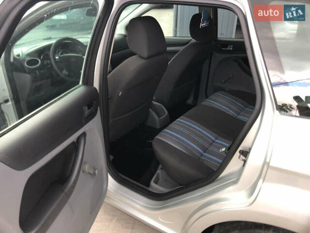 Форд Фокус 2008 у Рівному на Automoto.ua Сірий Форд Фокус, об'ємом двигуна 1.6 л та пробігом 223 тис. км за 5600 $, фото 29 на Automoto.ua