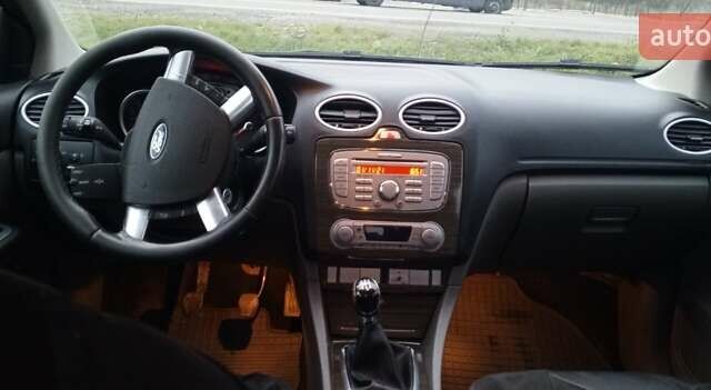 Серый Форд Фокус, объемом двигателя 1.56 л и пробегом 280 тыс. км за 4800 $, фото 10 на Automoto.ua