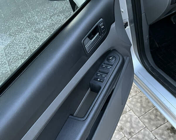 Серый Форд Фокус, объемом двигателя 2 л и пробегом 293 тыс. км за 6300 $, фото 28 на Automoto.ua