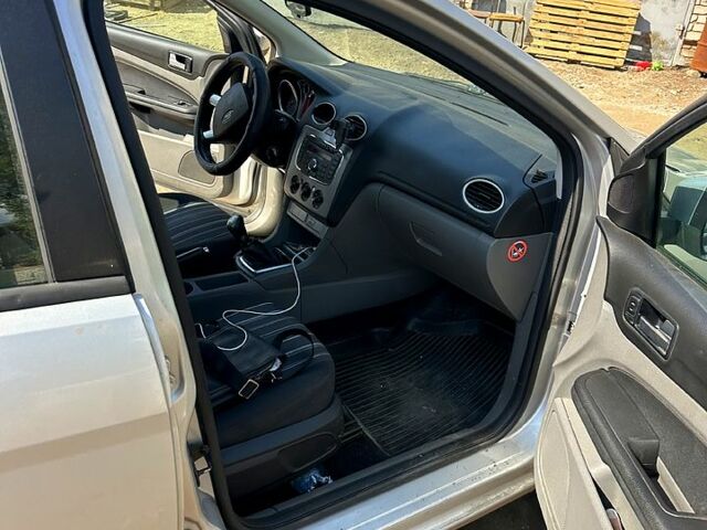 Серый Форд Фокус, объемом двигателя 1.6 л и пробегом 225 тыс. км за 4600 $, фото 1 на Automoto.ua