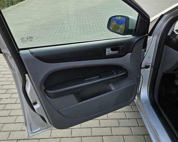 Серый Форд Фокус, объемом двигателя 1.56 л и пробегом 273 тыс. км за 4999 $, фото 13 на Automoto.ua