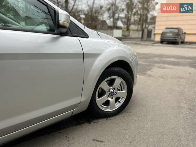 Серый Форд Фокус, объемом двигателя 1.6 л и пробегом 264 тыс. км за 4150 $, фото 8 на Automoto.ua