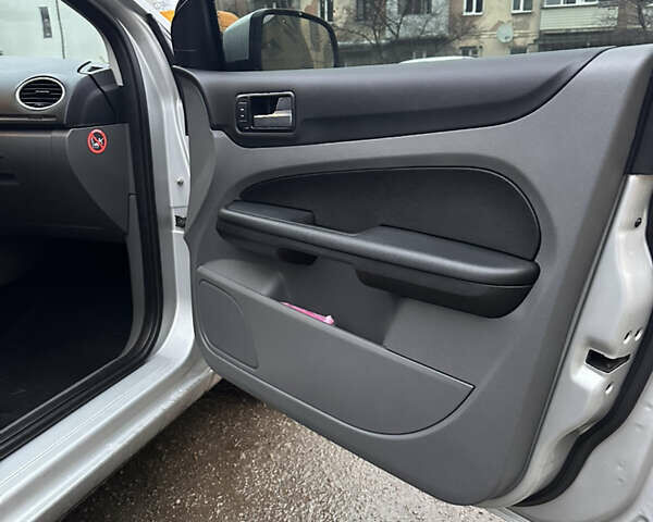 Серый Форд Фокус, объемом двигателя 1.6 л и пробегом 337 тыс. км за 5000 $, фото 22 на Automoto.ua