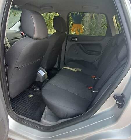 Серый Форд Фокус, объемом двигателя 1.6 л и пробегом 425 тыс. км за 4200 $, фото 10 на Automoto.ua