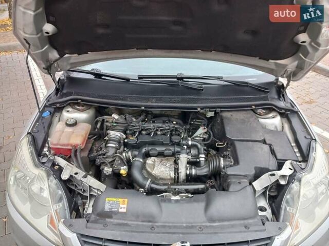 Сірий Форд Фокус, об'ємом двигуна 1.56 л та пробігом 271 тис. км за 4850 $, фото 14 на Automoto.ua