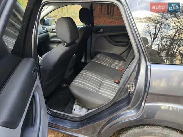 Серый Форд Фокус, объемом двигателя 1.8 л и пробегом 230 тыс. км за 5500 $, фото 4 на Automoto.ua