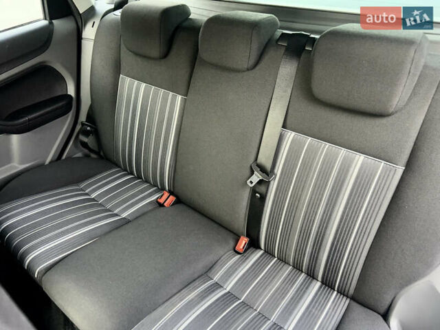 Сірий Форд Фокус, об'ємом двигуна 1.6 л та пробігом 165 тис. км за 6499 $, фото 78 на Automoto.ua