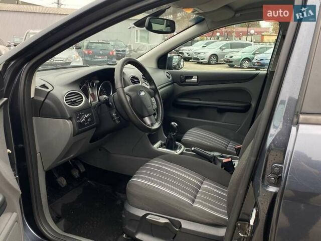 Серый Форд Фокус, объемом двигателя 1.56 л и пробегом 330 тыс. км за 5890 $, фото 18 на Automoto.ua
