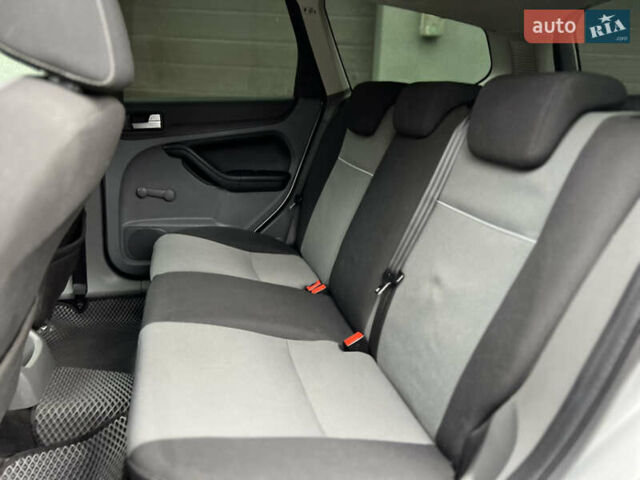 Серый Форд Фокус, объемом двигателя 1.6 л и пробегом 264 тыс. км за 4150 $, фото 20 на Automoto.ua