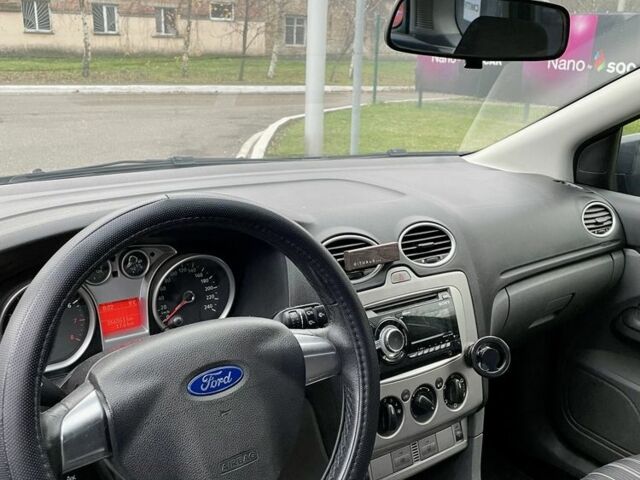 Серый Форд Фокус, объемом двигателя 1.6 л и пробегом 266 тыс. км за 5700 $, фото 4 на Automoto.ua