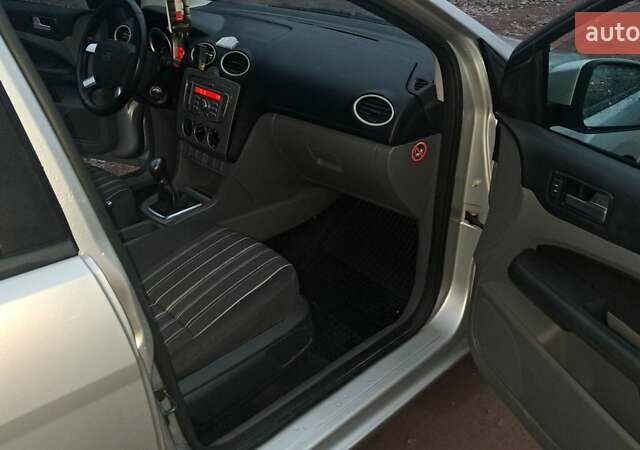 Сірий Форд Фокус, об'ємом двигуна 1.56 л та пробігом 207 тис. км за 4900 $, фото 18 на Automoto.ua