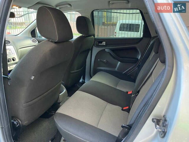 Серый Форд Фокус, объемом двигателя 1.6 л и пробегом 264 тыс. км за 3900 $, фото 24 на Automoto.ua