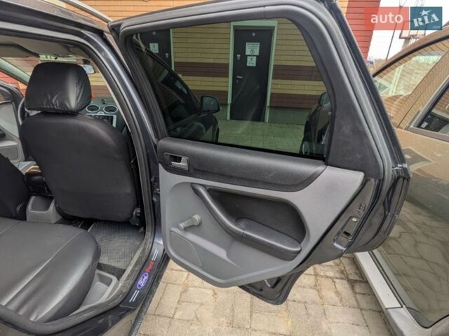 Серый Форд Фокус, объемом двигателя 1.6 л и пробегом 315 тыс. км за 5200 $, фото 11 на Automoto.ua