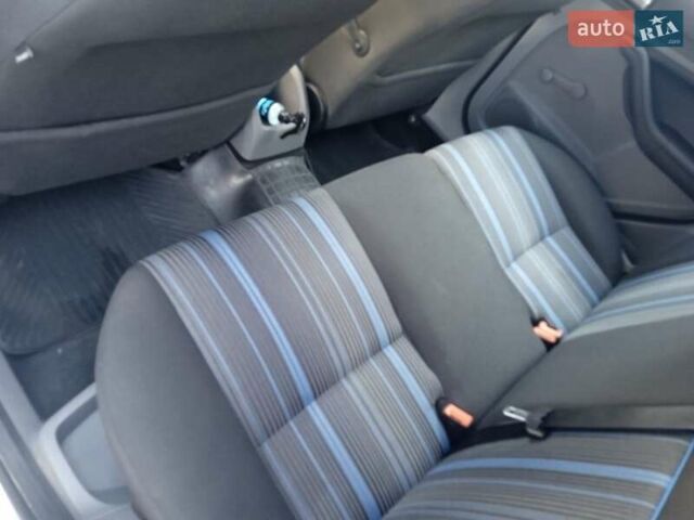 Сірий Форд Фокус, об'ємом двигуна 1.6 л та пробігом 256 тис. км за 4750 $, фото 5 на Automoto.ua
