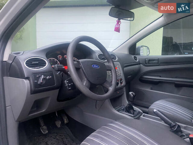 Серый Форд Фокус, объемом двигателя 1.6 л и пробегом 228 тыс. км за 4650 $, фото 22 на Automoto.ua