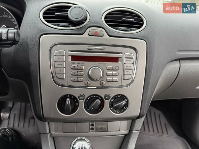 Серый Форд Фокус, объемом двигателя 1.6 л и пробегом 224 тыс. км за 4200 $, фото 29 на Automoto.ua