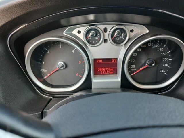 Серый Форд Фокус, объемом двигателя 1.6 л и пробегом 260 тыс. км за 6000 $, фото 7 на Automoto.ua