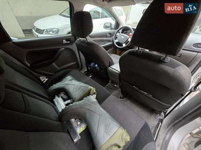 Форд Фокус 2009 у Тернополі на Automoto.ua Сірий Форд Фокус, об'ємом двигуна 1.8 л та пробігом 286 тис. км за 4200 $, фото 8 на Automoto.ua