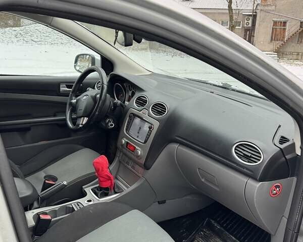 Серый Форд Фокус, объемом двигателя 1.8 л и пробегом 230 тыс. км за 4700 $, фото 5 на Automoto.ua