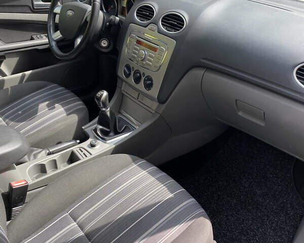 Сірий Форд Фокус, об'ємом двигуна 1.6 л та пробігом 168 тис. км за 5500 $, фото 6 на Automoto.ua