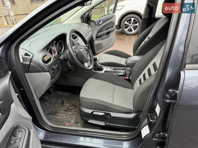 Серый Форд Фокус, объемом двигателя 1.6 л и пробегом 224 тыс. км за 4200 $, фото 20 на Automoto.ua