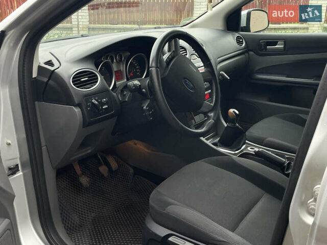 Серый Форд Фокус, объемом двигателя 1.8 л и пробегом 287 тыс. км за 4999 $, фото 13 на Automoto.ua