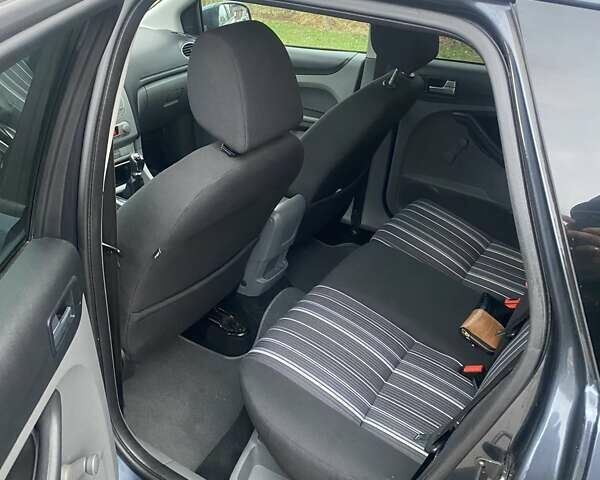 Серый Форд Фокус, объемом двигателя 1.6 л и пробегом 265 тыс. км за 5000 $, фото 35 на Automoto.ua