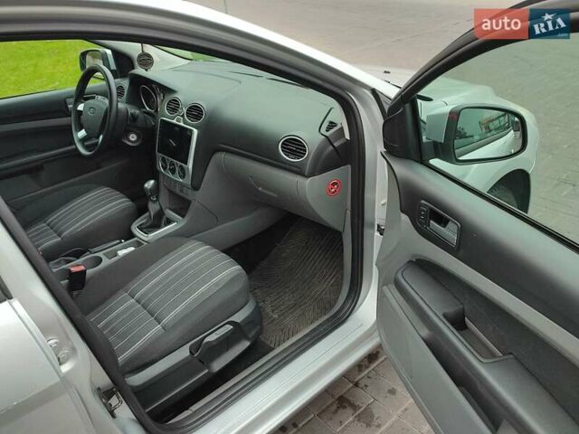 Серый Форд Фокус, объемом двигателя 1.6 л и пробегом 294 тыс. км за 5300 $, фото 10 на Automoto.ua