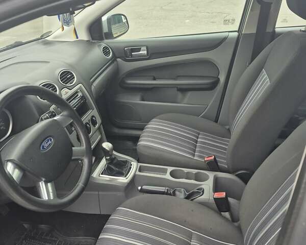 Серый Форд Фокус, объемом двигателя 1.6 л и пробегом 157 тыс. км за 5999 $, фото 16 на Automoto.ua