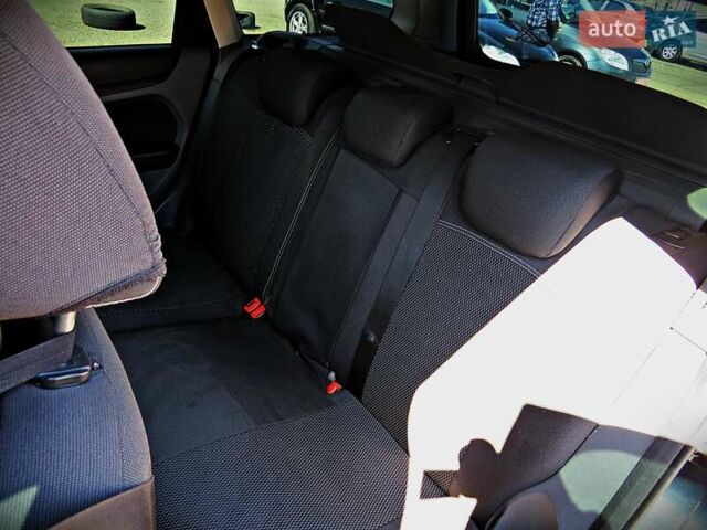 Серый Форд Фокус, объемом двигателя 2 л и пробегом 267 тыс. км за 6950 $, фото 11 на Automoto.ua