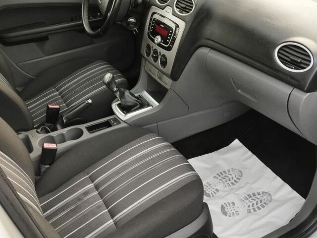 Сірий Форд Фокус, об'ємом двигуна 1.6 л та пробігом 305 тис. км за 4750 $, фото 7 на Automoto.ua