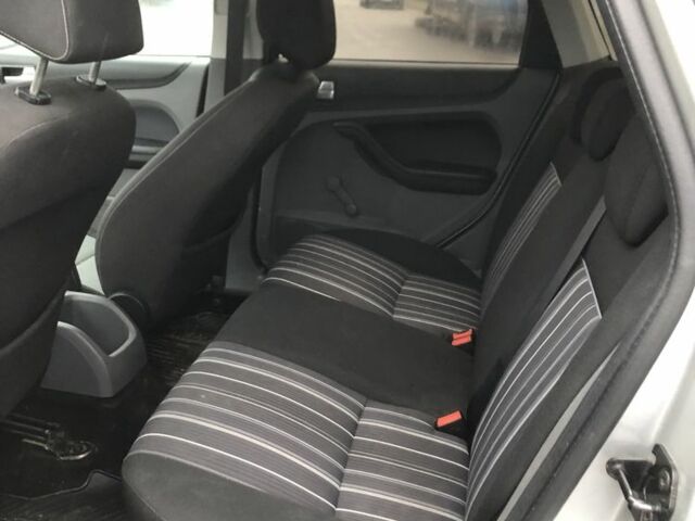 Серый Форд Фокус, объемом двигателя 1.8 л и пробегом 240 тыс. км за 3999 $, фото 3 на Automoto.ua