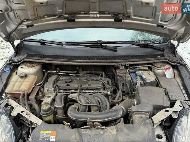 Серый Форд Фокус, объемом двигателя 1.6 л и пробегом 179 тыс. км за 5800 $, фото 8 на Automoto.ua