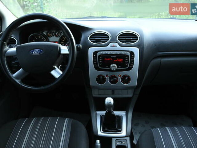 Серый Форд Фокус, объемом двигателя 1.6 л и пробегом 306 тыс. км за 4850 $, фото 26 на Automoto.ua