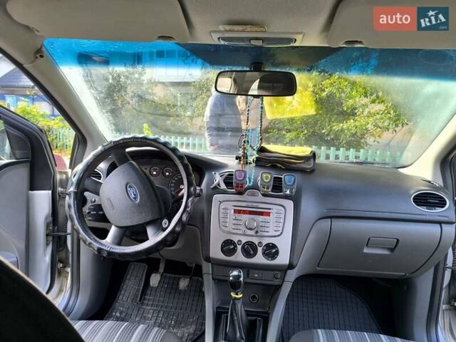 Сірий Форд Фокус, об'ємом двигуна 1.6 л та пробігом 247 тис. км за 5800 $, фото 6 на Automoto.ua